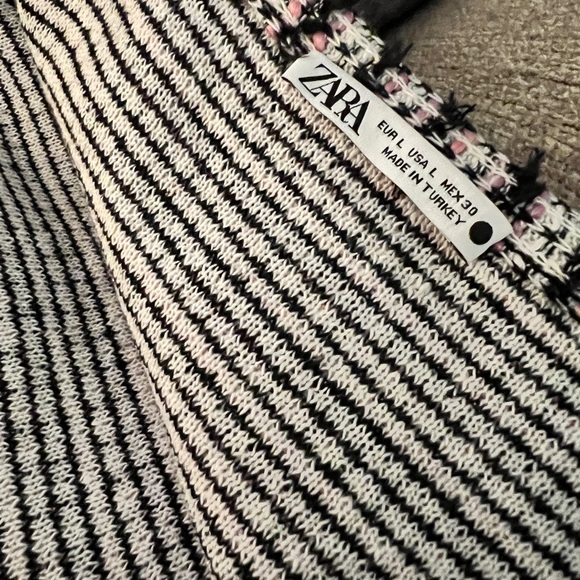 Zara long button jacket/sweater. Pink, black and white colors - Picture 8 of 8